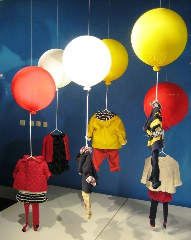 فكرة إبداعية - ملابس أطفال تطفو في الهواء
