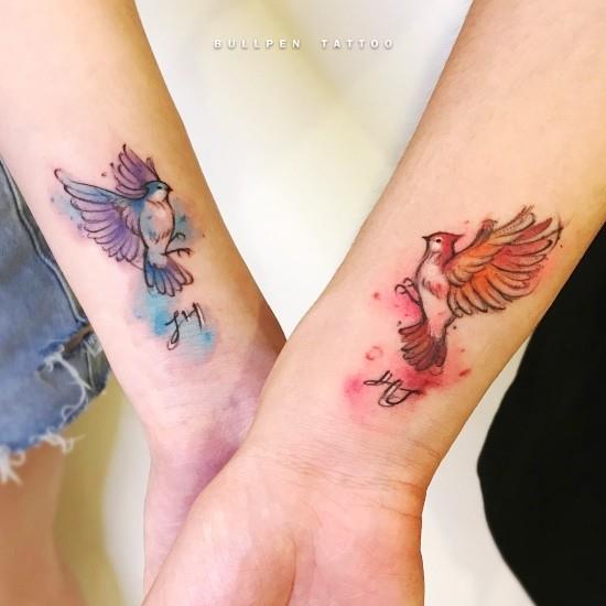 170 idées et inspirations créatives de tatouage de frère et soeur aquarelle d'oiseau bleu et rouge