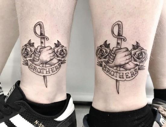 170 idées et inspirations créatives de tatouage de frères et sœurs frère rose mains épée
