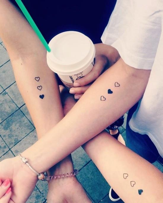 170 idées et inspirations créatives de tatouage de frères et sœurs trois coeurs grands petits