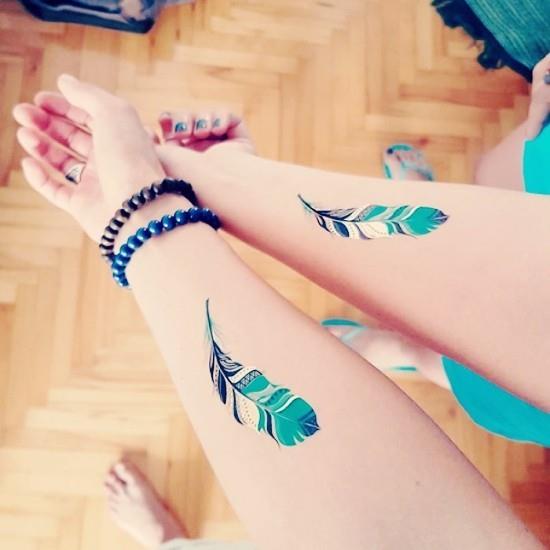 170 idées et inspirations créatives de tatouage de frères et sœurs plume bleu abstrait coloré