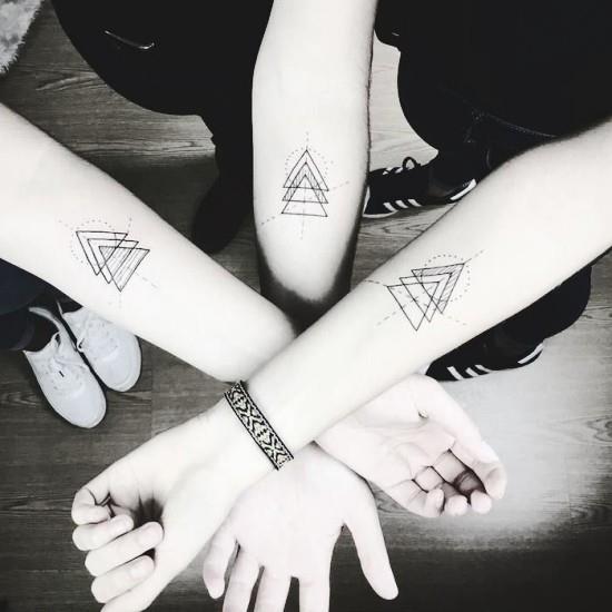 170 idées et inspirations créatives de tatouage de frères et sœurs géométriquement trois correspondants
