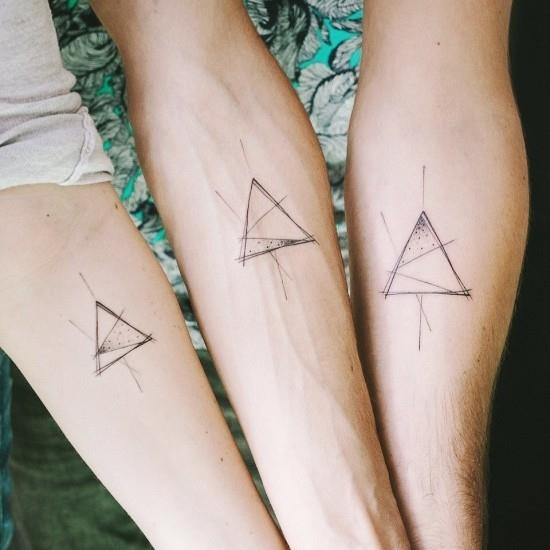 170 idées et inspirations créatives de tatouage de frères et sœurs géométriques modernes trois triangles