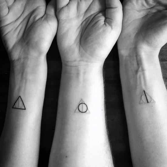 170 idées et inspirations créatives de tatouage de frères et sœurs harry potter formes triangle cercle ligne trois