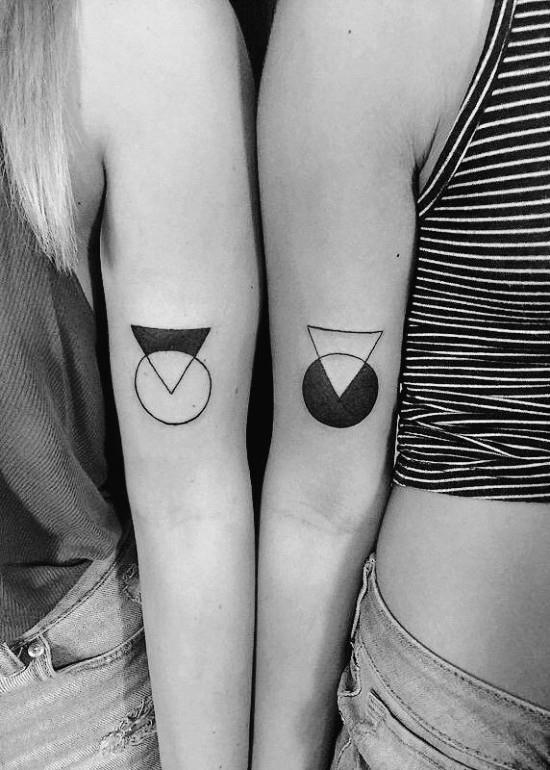 170 idées et inspirations créatives de tatouage de frères et sœurs cercle et triangle moderne minimal