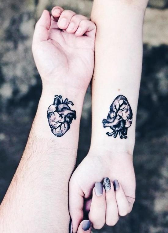 170 idées et inspirations créatives de tatouage de frère et de soeur poignet coeur réaliste