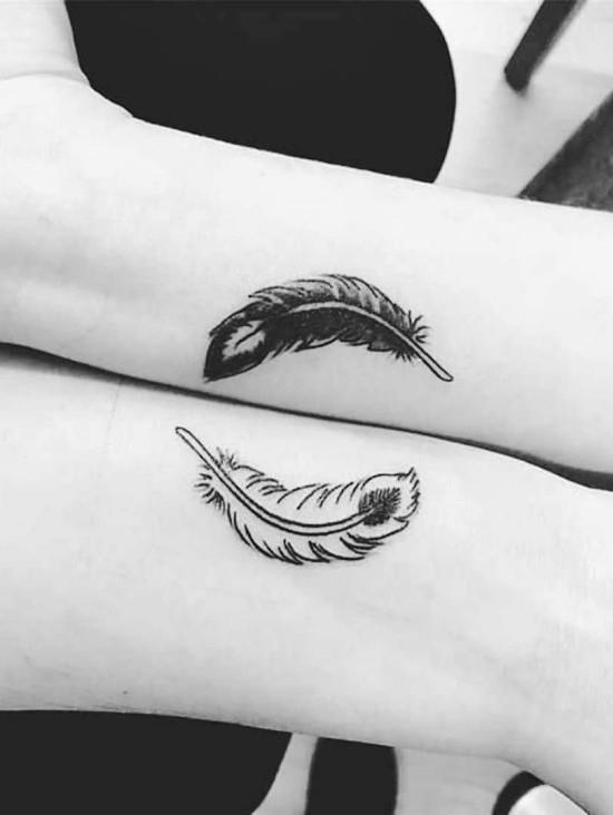 170 idées et inspirations créatives de tatouage de frères et sœurs plumes yin et yang