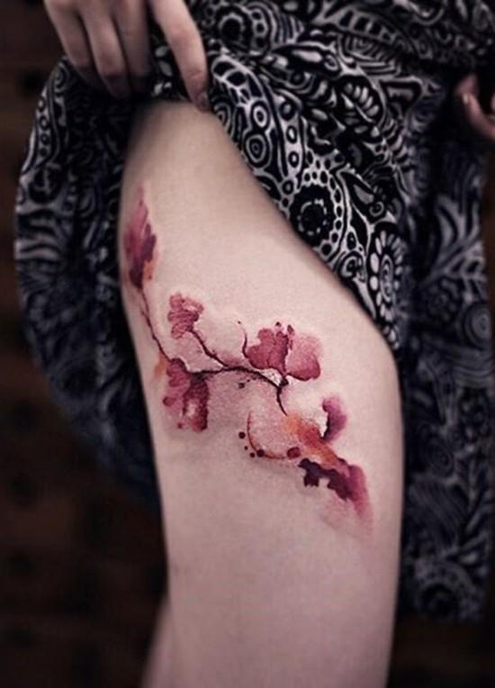 Cuisse de tatouage de fleur de cerisier 3D
