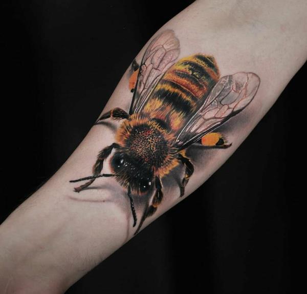 3d tatuaż przedramienia pszczoły