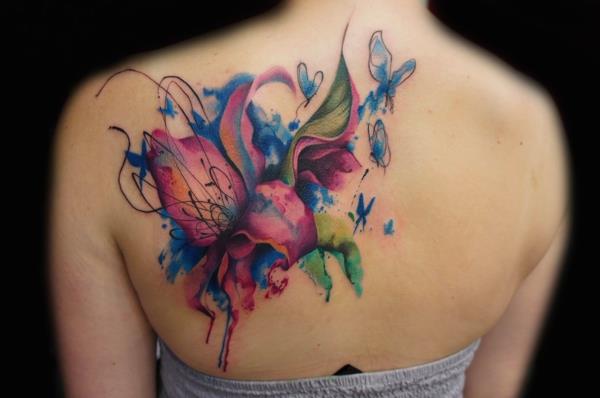 3d tatuaże akwarela tatuaż ramię kwiaty