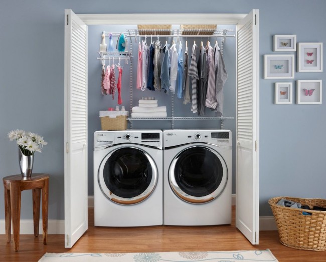 Malá skříň vám dokonce umožní umístění pračky
