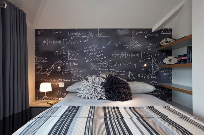 Интересен вариант за декориране на стената на спалнята на вашия син, особено ако той има страст към науката
