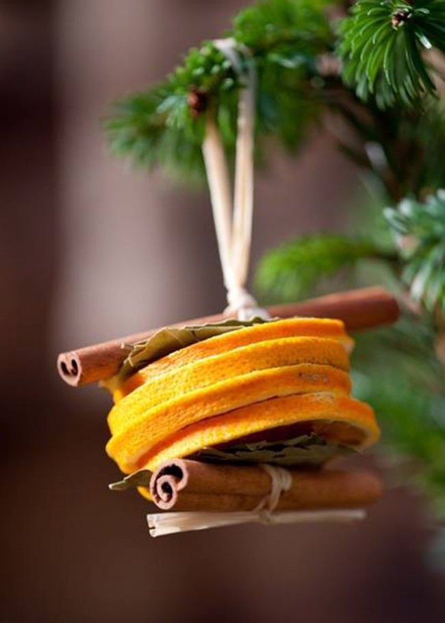 Vánoční dekorace ze sušených plátků pomeranče