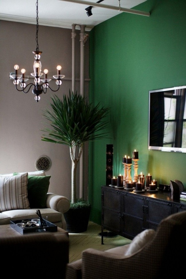 Zelená spolu s pastelově šedou vypadá krásně a bohatě, ideální do obývacího pokoje
