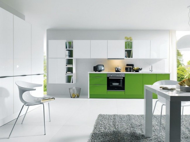Moderní stylová kuchyně v bílém a zeleném provedení