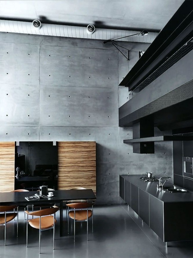 Podkrovní interiér kuchyně s high-tech prvky