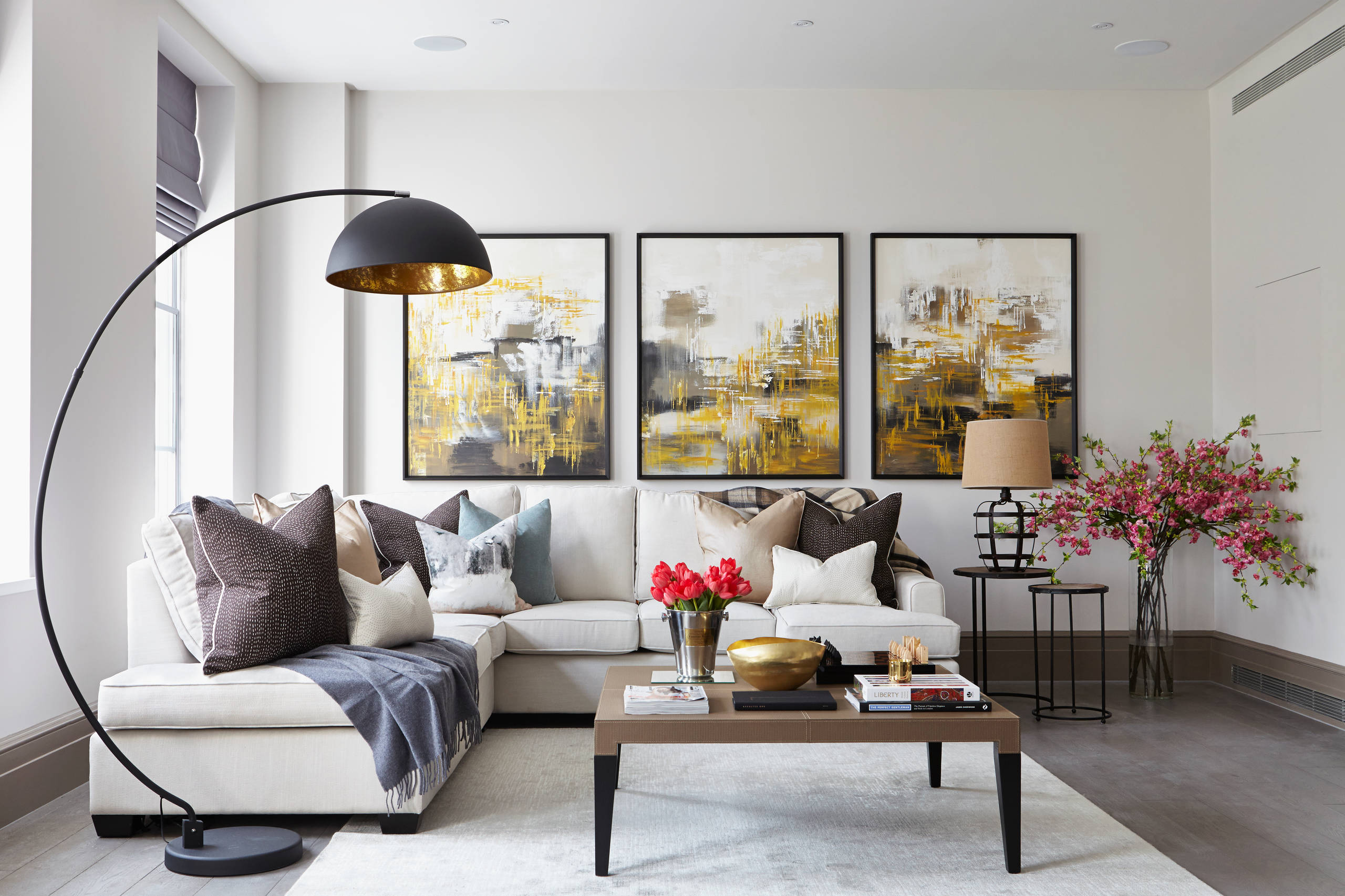 Interiér útulného obývacího pokoje v klasickém stylu