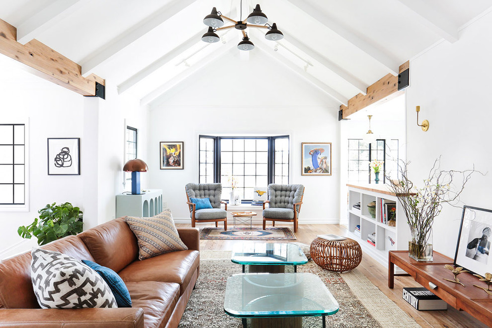 Luxusní obývací pokoj v bílých tónech