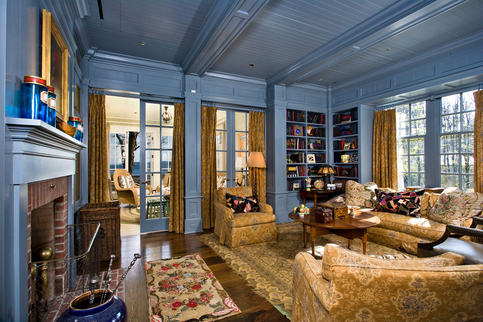 Modrá barva v designu obývacího pokoje soukromého domu
