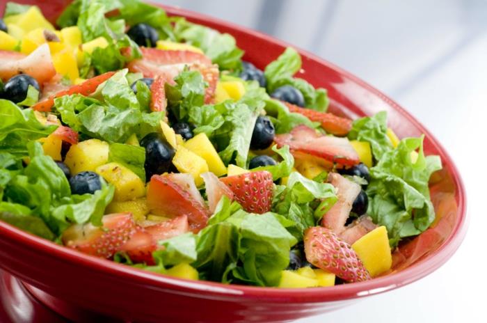 Perdre du poids grâce à l'hypnose manger une salade saine
