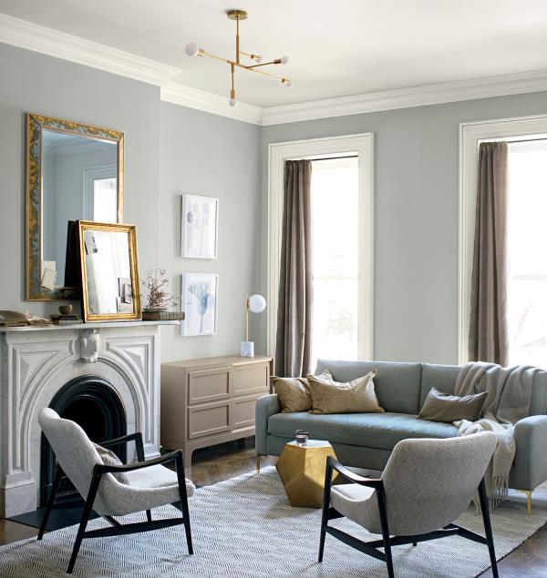 Aktualne kolory ścian ładny salon niektóre odcienie szarego beżu kominkowe meble tapicerowane wyglądają zachęcająco