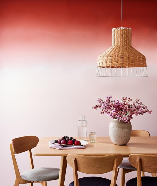 Aktualne kolory ścian świetny projekt ściany różowa ściana w efekcie ombre