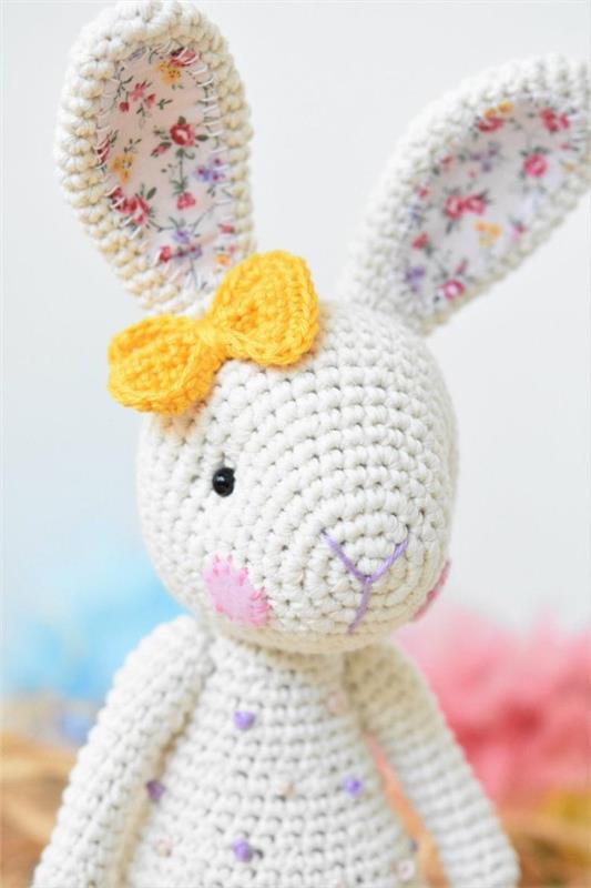 Szydełkowy króliczek Amigurumi - pomysły na Wielkanoc, aby inspirować i naśladować wielkanocnego króliczka ślicznego pięknego