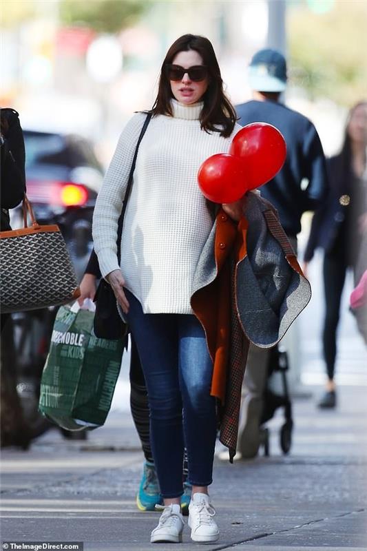 Anne Hathaway Baby Shower w Nowym Jorku kupuje drugie dziecko z Jessicą Chastain
