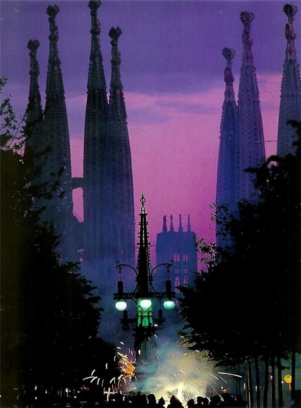 Antoni Gaudi Sagrada Familia nocą
