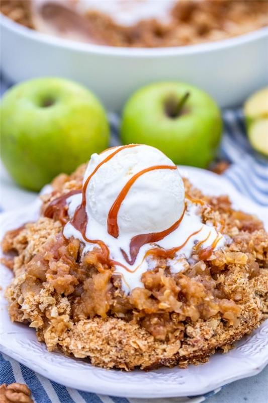 Préparer la recette de crumble aux pommes avec de la crème glacée crumble aux pommes