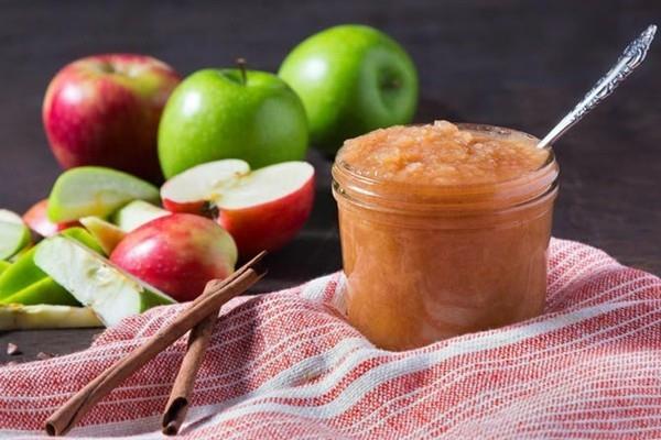 Préparez vous-même la compote de pommes Préparez la purée de pommes à la cannelle