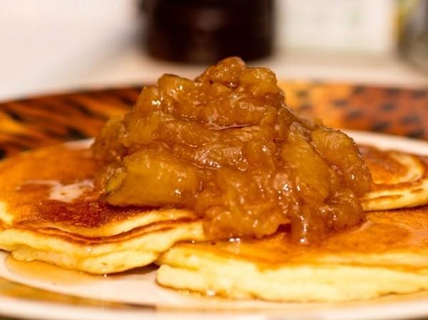 Faites vous-même de la compote de pommes idées de desserts sains crêpes à la purée de pommes