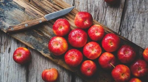 Faites vous-même de la compote de pommes rouges
