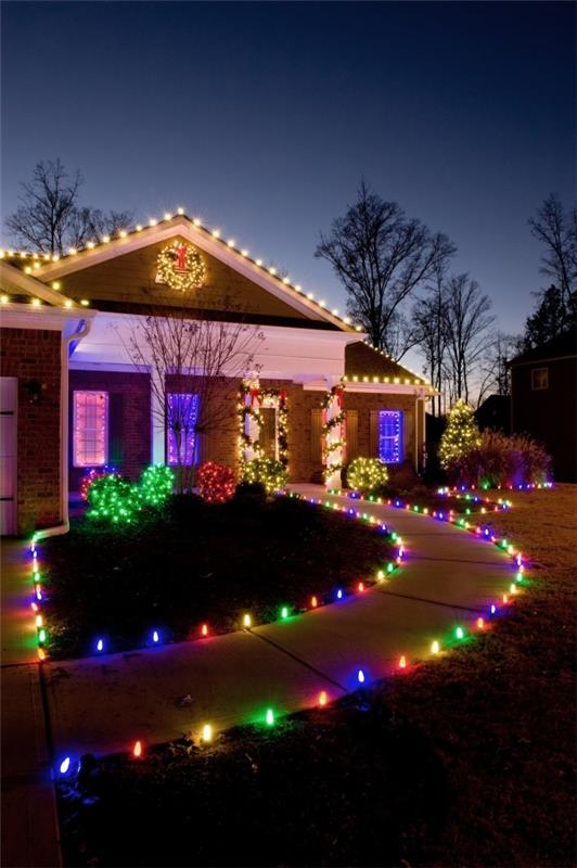 Dołącz oświetlenie zewnętrzne na Boże Narodzenie - 30 świątecznych pomysłów i wskazówek dotyczących dekoracji chodników kolorowymi diodami LED