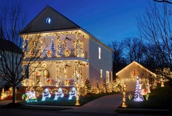 Dołącz oświetlenie zewnętrzne na Boże Narodzenie - 30 świątecznych pomysłów i wskazówek wysokie ozdoby świąteczne żółte