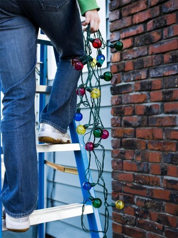 Dołącz oświetlenie zewnętrzne na Boże Narodzenie - 30 świątecznych pomysłów i wskazówek Jak prawidłowo powiesić drabinki z wróżkami
