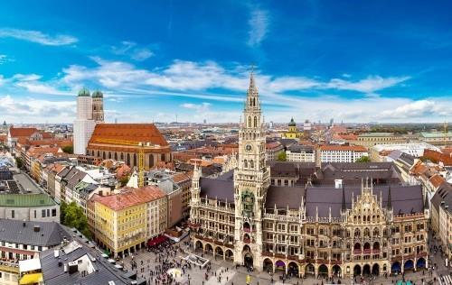 Destinations de voyage sélectionnées en septembre Allemagne Munich Marienplatz Frauenkirche