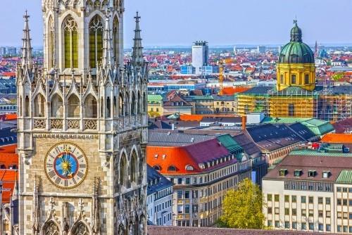 Destinations de voyage sélectionnées en septembre Clocher de l'église Frauenkirche Marienplatz Vue panoramique sur Munich