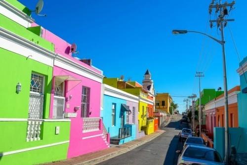 Destinations de voyage sélectionnées en septembre maisons de plage colorées en Afrique du Sud