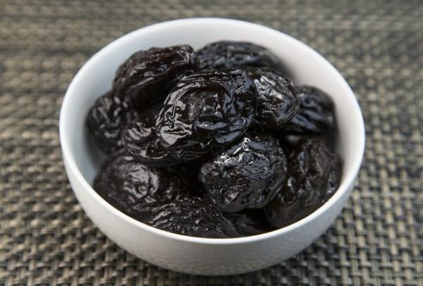 Liste des aliments riches en fibres : prunes séchées