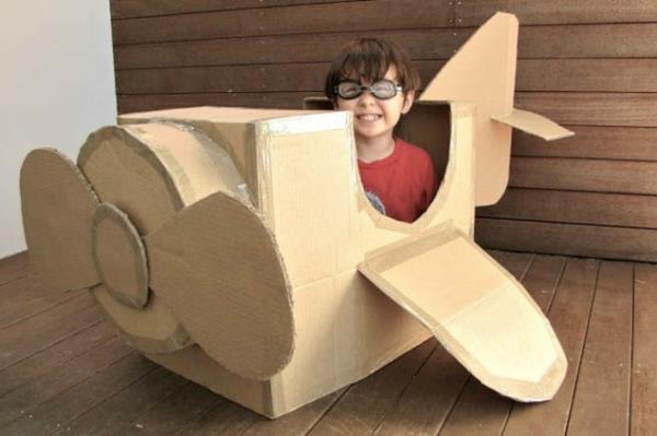 Artisanat d'avion en carton pour enfants