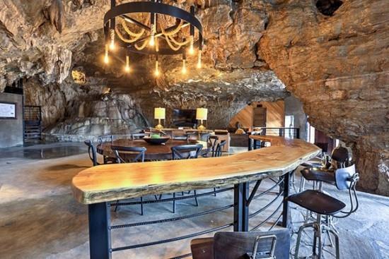 Beckham Cave Home Arkansas USA wyposażenie wnętrz podkreślające duży komfort
