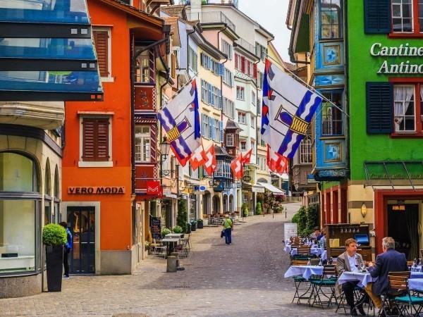 Lieu de vacances populaire Zurich Suisse vieux centre-ville invitant