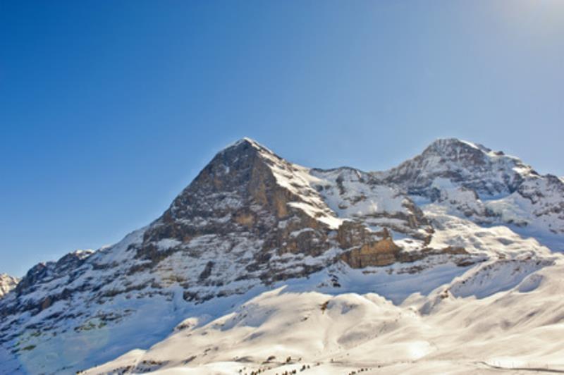 Un alpiniste cible les montagnes du monde entier