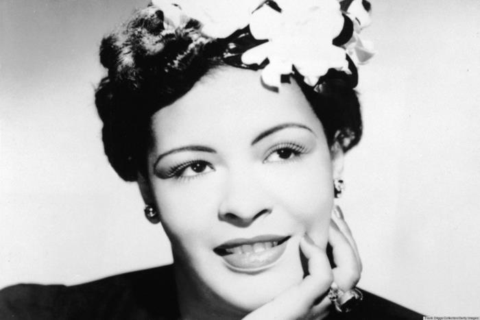 Billie Holiday Updo With Flowers Coiffures Années 50