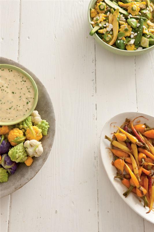 Chou-fleur sain en salade avec apéritifs, délicieux goût de beurre