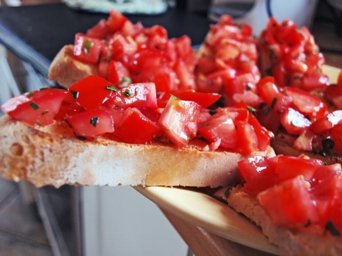 Bruschetta à la tomate et au thym