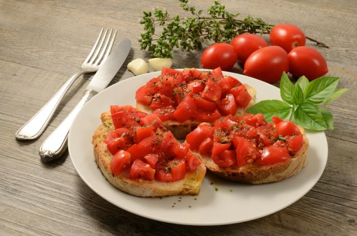 Bruschetta à la tomate et au thym