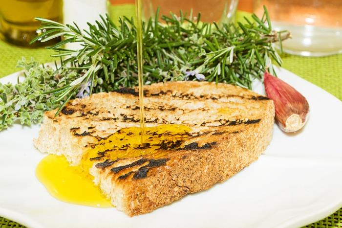 Bruschetta aux ingrédients de tomate olio