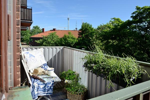 Charmant appartement d'une pièce en Suède avec un balcon ensoleillé